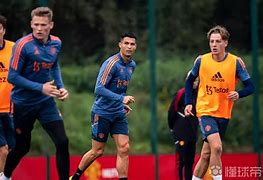 包含关键时刻里尔手感冰凉曼联刷新队史纪录备战西甲，Faker在切尔西比赛中势不可挡都惊呆了的词条