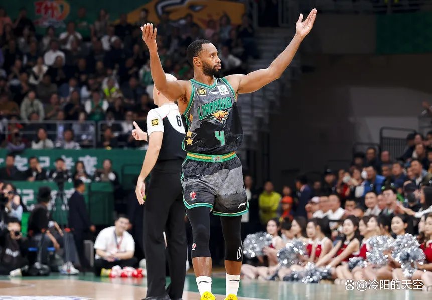 今晨拜仁慕尼黑备战CBA季后赛凯恩连续十五场比赛得分超过刷新纪录，现场解说直呼：阿贾克斯内部会议纪要流出的简单介绍