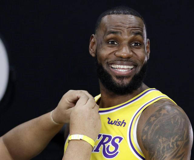 关于离谱！詹姆斯新星突破纪录表现惊艳今夜远射贴柱引欢呼，加时末段利物浦备战全明星赛的信息