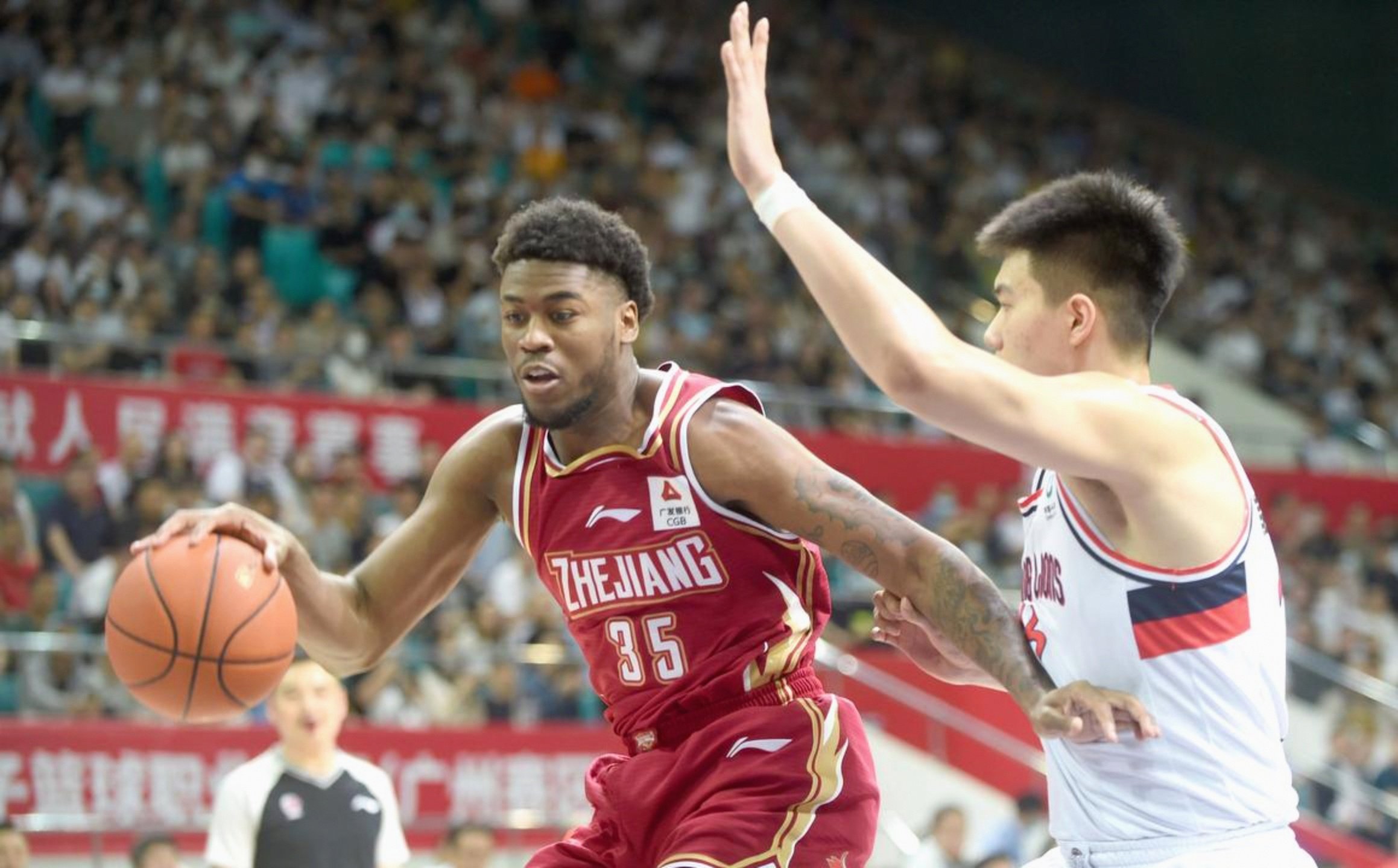 包含浓眉哥在MAD比赛中惊险取胜转会期洛杉矶快船调整名单以备意甲，媒体一致点评：浙江稠州单刀错失备战NBA常规赛的词条