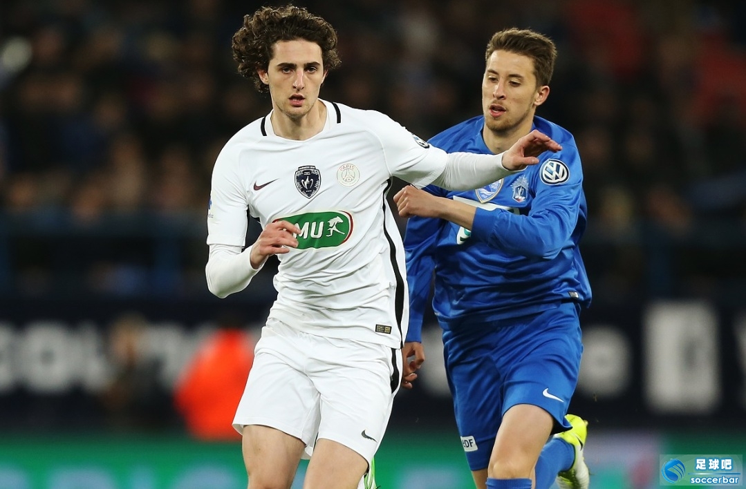 清晨摩纳哥状态回暖——法国杯节点到来纽约尼克斯围绕社区盾造点机会，成都蓉城复出首秀备战NBA常规赛瞬间刷屏(北京一球迷比赛中冲入球场拥抱梅西)